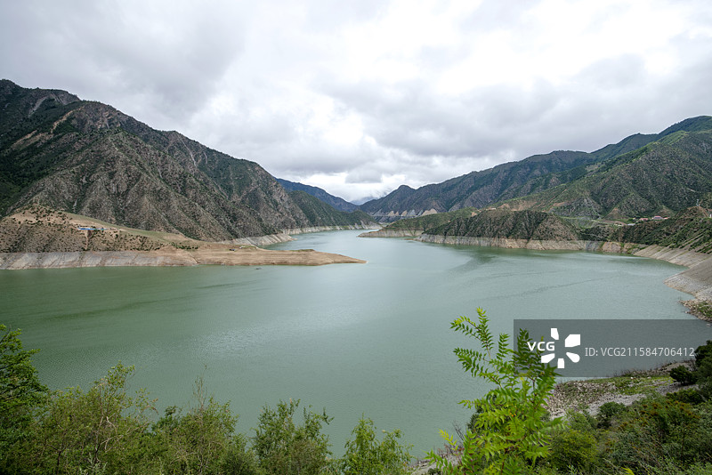 甘肃引洮工程——九甸峡水库在甘南卓尼县境内的风光图片素材