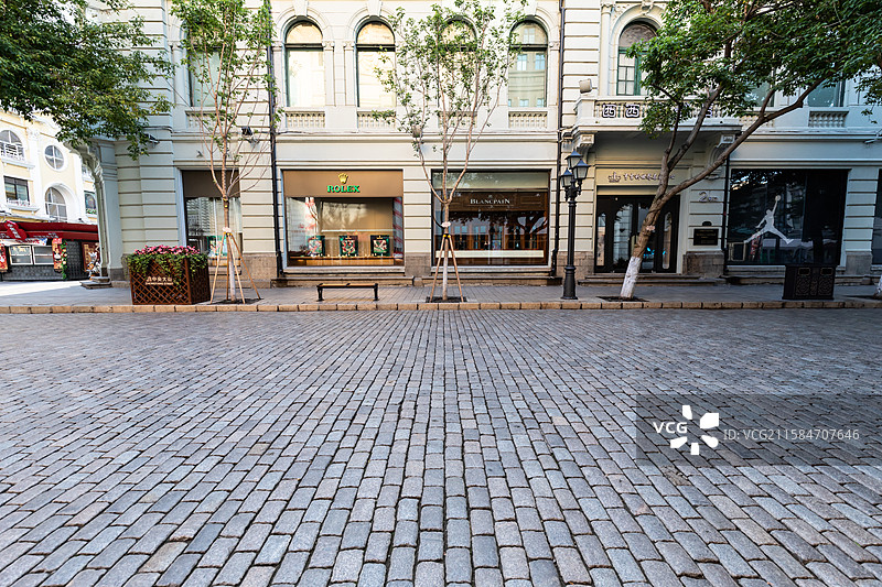 哈尔滨中央大街建筑和石头路面图片素材