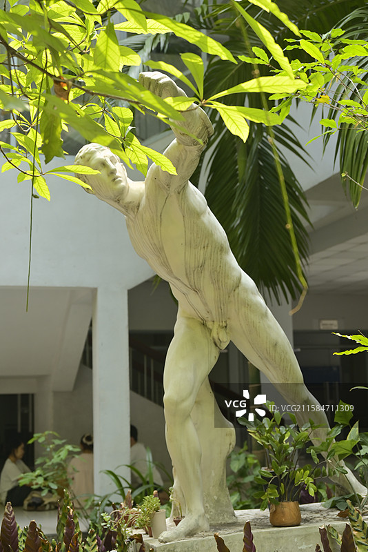 建筑内的人体雕塑 越南胡志明图片素材