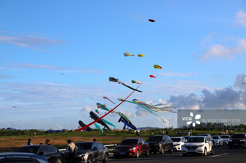 广东汕头东海岸风筝放飞图片素材