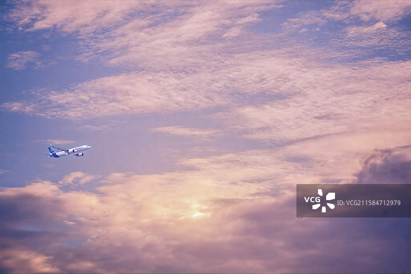 《冲上云霄》图片素材