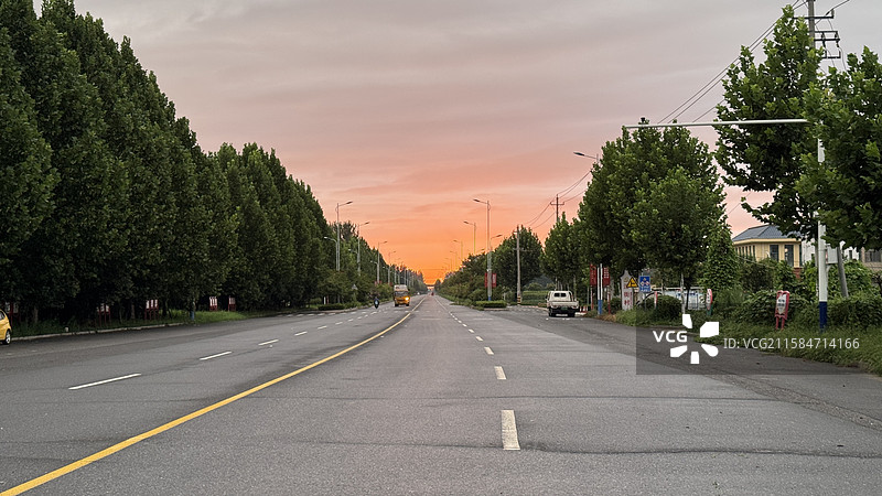 盐城乡镇傍晚公路晚霞图片素材
