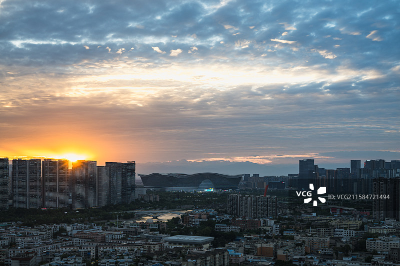 成都环球中心雪山晚霞图片素材
