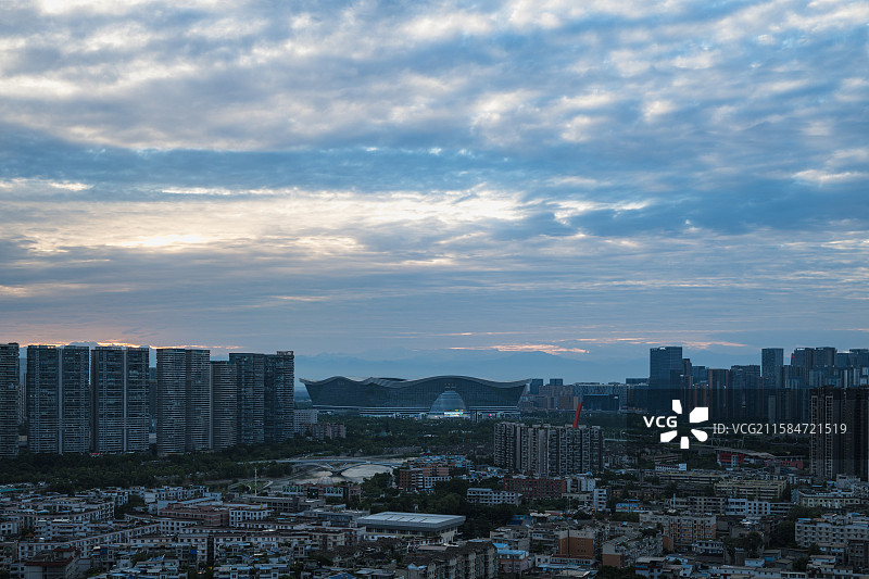 成都环球中心雪山晚霞图片素材