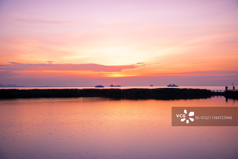 海口天空之山的海边落日晚霞图片素材