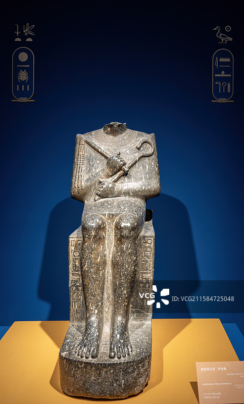 埃及国家博物馆藏 阿蒙荷太普二世坐像 花岗岩 第18王朝（公元前1550-前1295年））图片素材