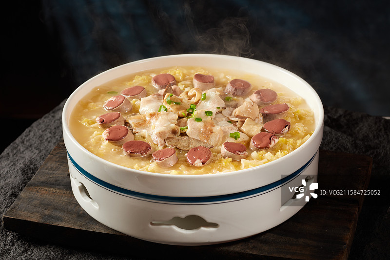 铜锅酸菜白肉血肠图片素材