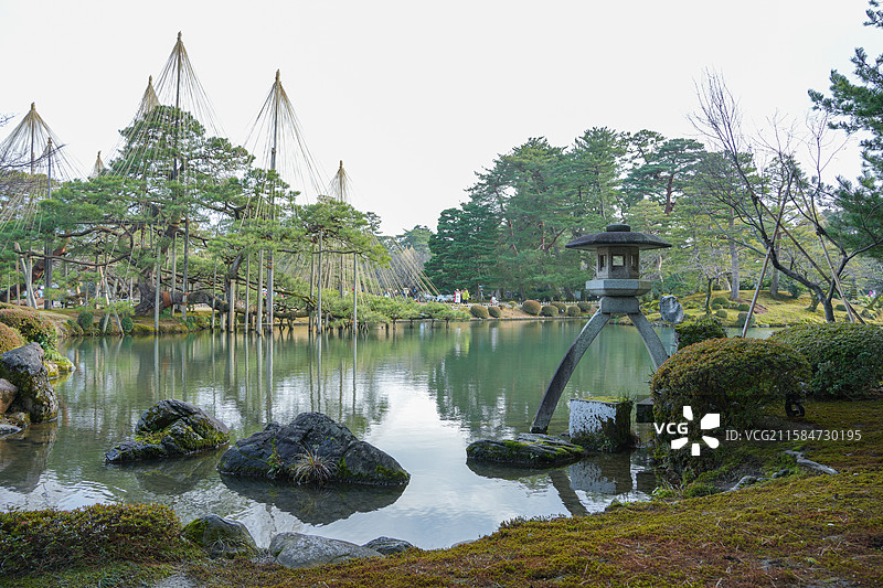 日本石川县金泽市旅游景点回游林泉式庭园日本三大名园之一兼六园图片素材