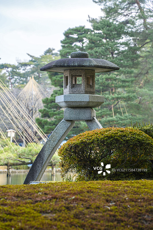 日本石川县金泽市旅游景点回游林泉式庭园日本三大名园之一兼六园图片素材