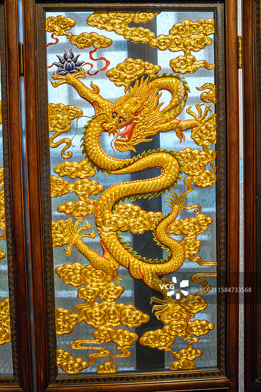中国传统手工艺金龙祥龙中式木制屏风图片素材