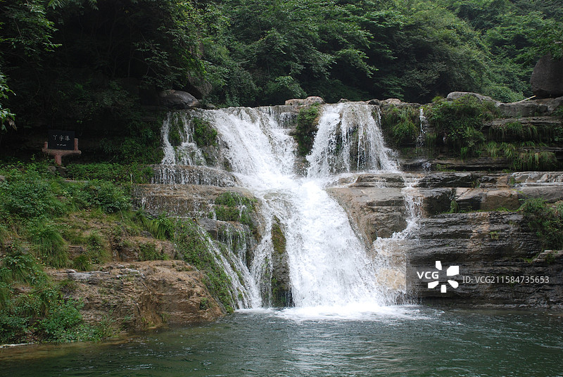 河南省焦作市修武县云台山：潭瀑峡丫字瀑图片素材