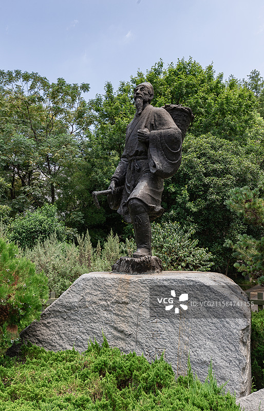 蕲春李时珍墓（李时珍纪念馆）李时珍雕像图片素材