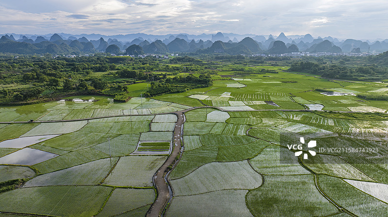 广西桂林阳朔山水田园风光图片素材