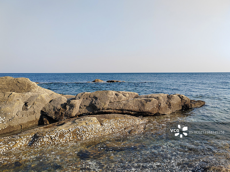 青岛黄岛区鱼鸣嘴村 连三岛海边景色图片素材