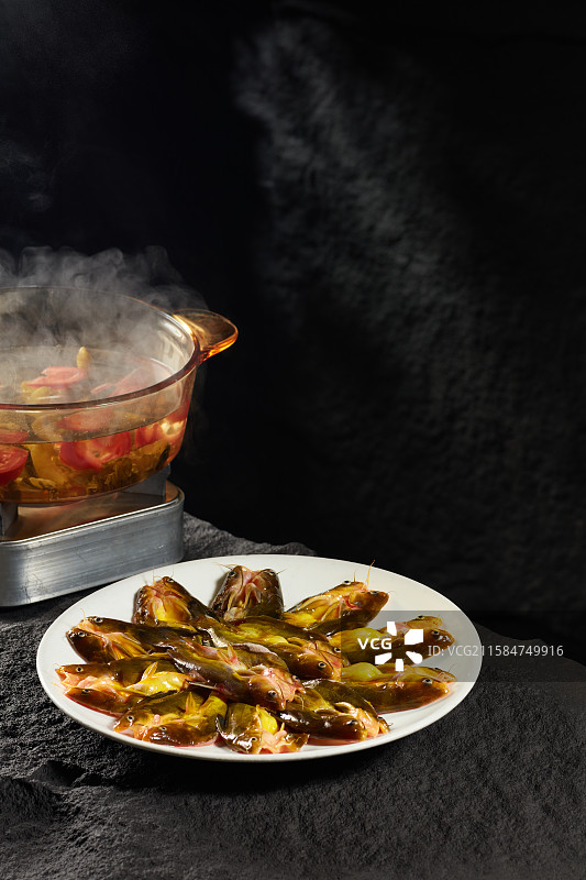 鲜黄骨鱼火锅图片素材