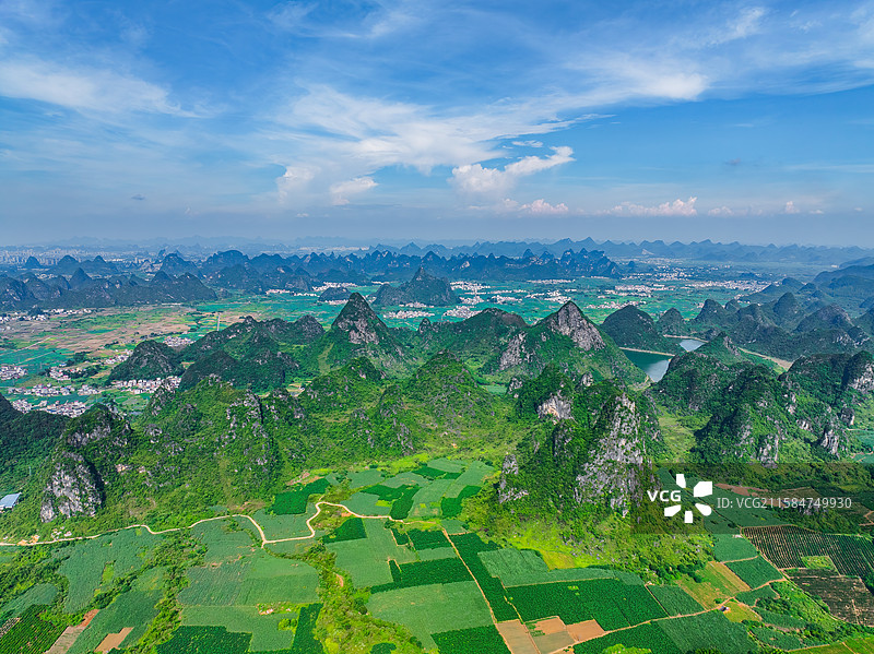 广西柳州柳江区百朋喀斯特地貌田园航拍视角风光图片素材