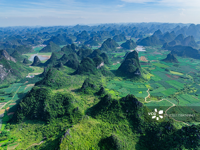 广西柳州柳江区百朋喀斯特地貌田园航拍视角风光图片素材