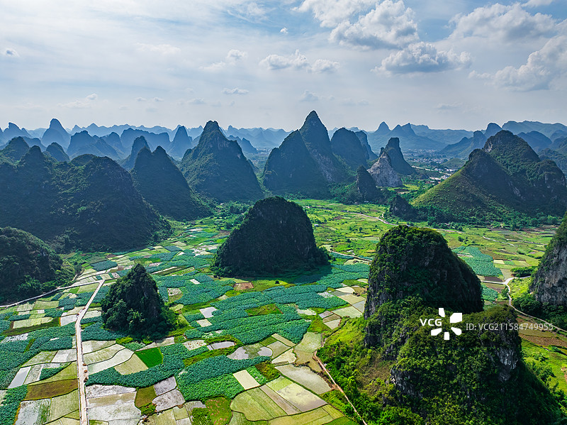 广西柳州柳江区百朋喀斯特地貌田园航拍视角风光图片素材