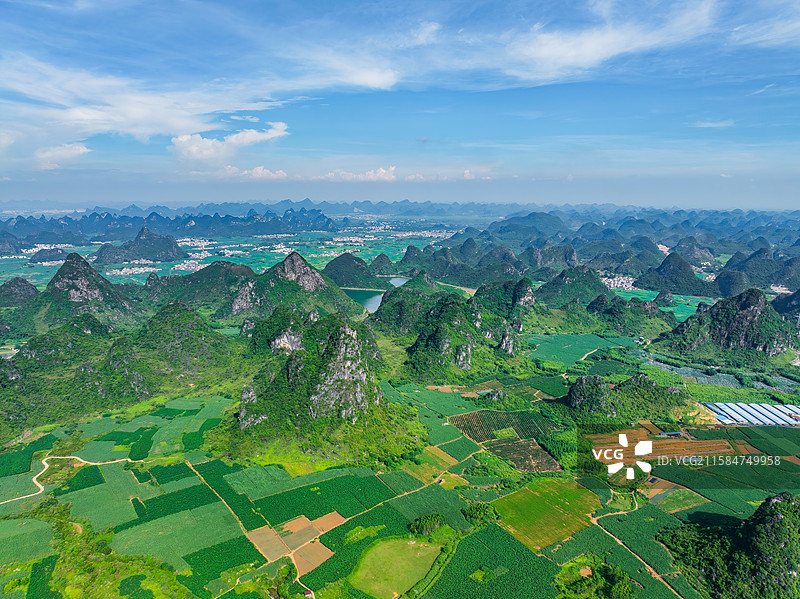 广西柳州柳江区百朋喀斯特地貌田园航拍视角风光图片素材
