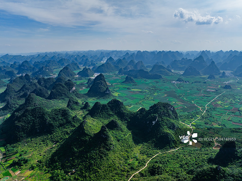 广西柳州柳江区百朋喀斯特地貌田园航拍视角风光图片素材