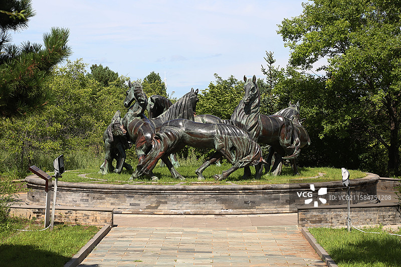 成吉思汗庙八骏雕塑 内蒙古乌兰浩特图片素材