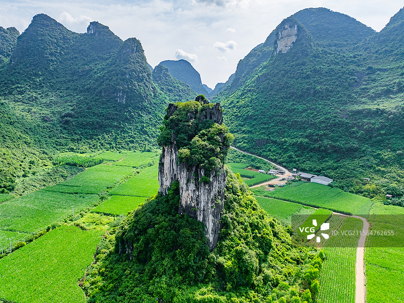 广西柳州市柳江区喀斯特地貌航拍视角田园风光图片素材
