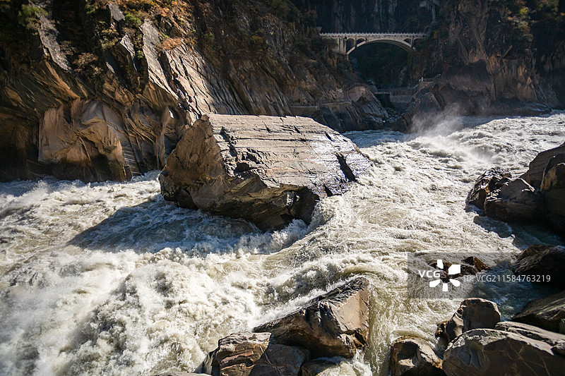 虎跳峡峡谷图片素材