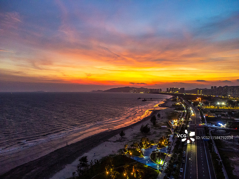 汕尾西沙滩公园夕阳下的海滩景色图片素材