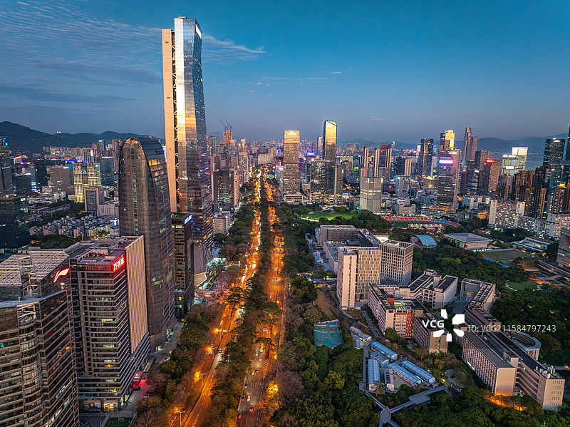 深圳南山区深南大道和科技园夜景图片素材