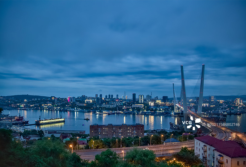 符拉迪沃斯托克港湾夜景图片素材