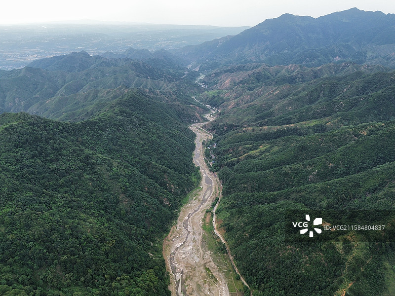 航拍秦岭清峪山谷风光，陕西省蓝田县图片素材