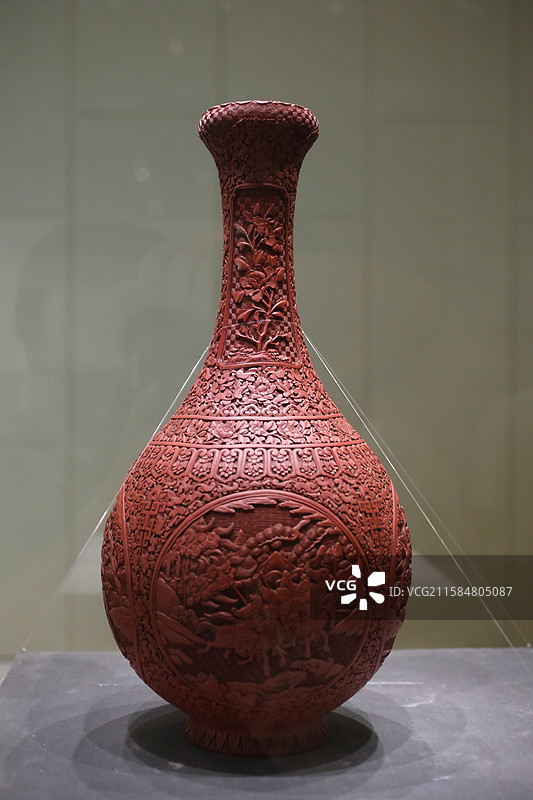 清代三国人物漆器大瓶图片素材