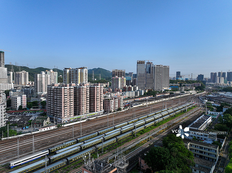 城市  铁路枢纽  火车站  绿皮火车图片素材