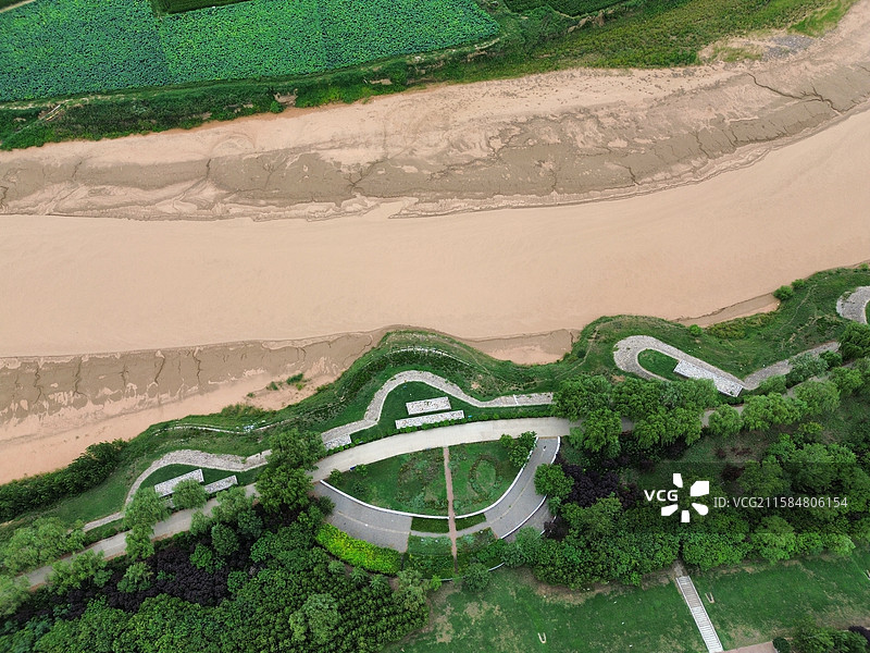 航拍渭河河堤，陕西省渭南市图片素材