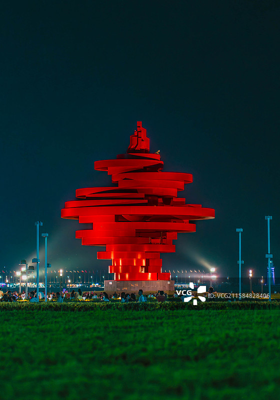 五四广场雕塑夜景图片素材