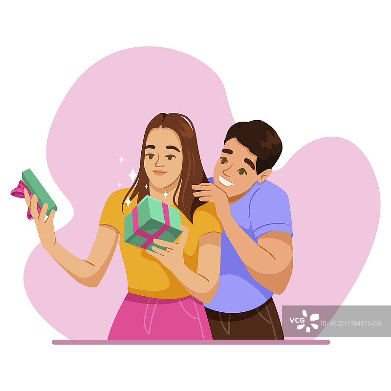 一对情侣满怀喜悦和爱意地互赠礼物图片素材