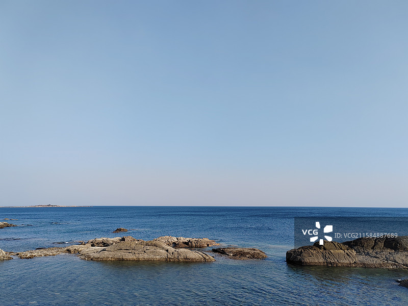 青岛黄岛区鱼鸣嘴村 连三岛海边景色图片素材