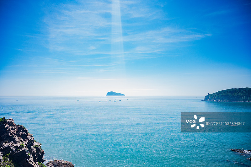 碧海蓝天下东山岛海洋与岛屿图片素材