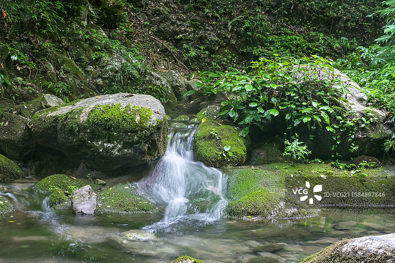 湖北南漳县翡翠峡山涧瀑布峡谷自然景观图片素材