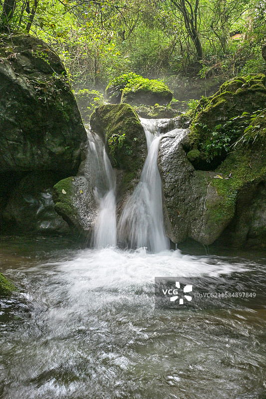 湖北南漳县翡翠峡山涧瀑布峡谷自然景观图片素材