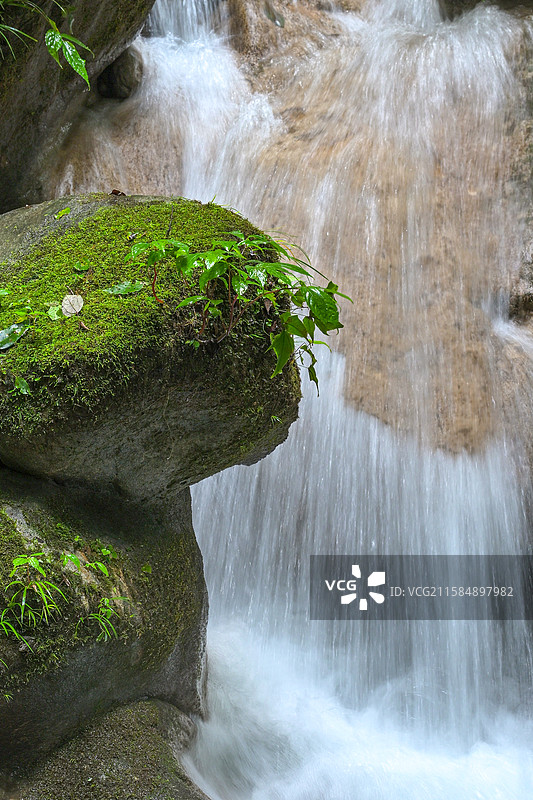 湖北南漳县翡翠峡山涧瀑布峡谷自然景观图片素材