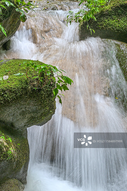 湖北南漳县翡翠峡山涧瀑布峡谷自然景观图片素材