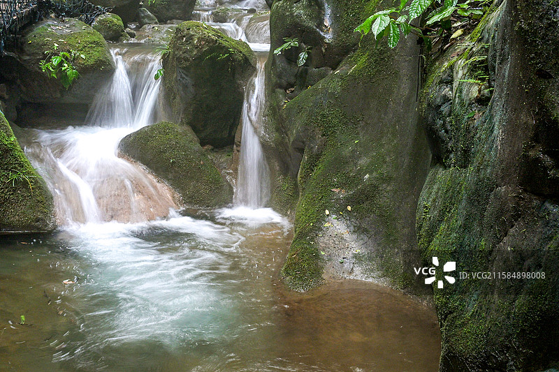 湖北南漳县翡翠峡山涧瀑布峡谷自然景观图片素材