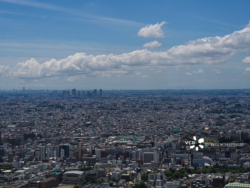 俯瞰东京都市圈高密度建筑群摩天大楼城市天际线图片素材