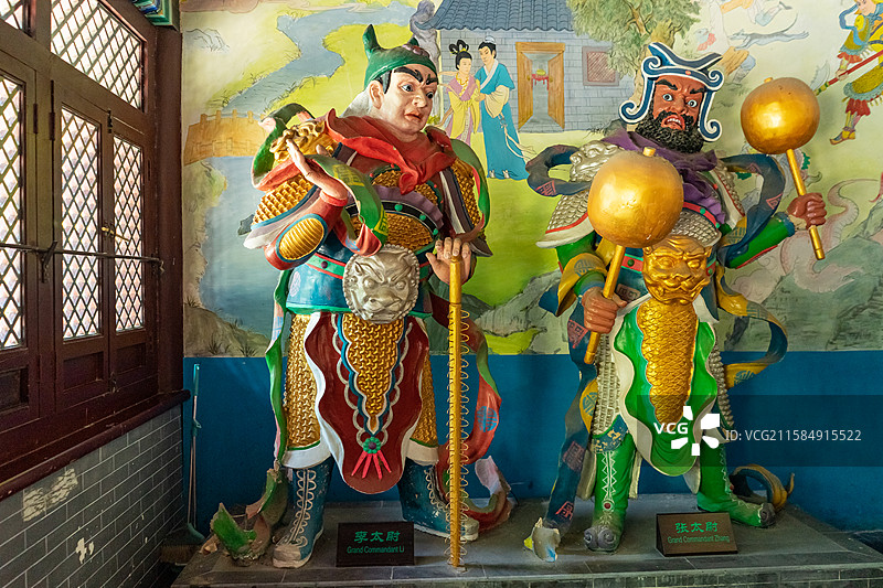 中国山东省济南市大明湖公园，二郎庙天目神威神话人物二郎神杨戬哮天犬两侧梅山六杰武将，室内无人图像摄影图片素材