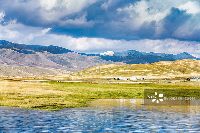 中国新疆巴音郭楞蒙古自治州巴音布鲁克天鹅湖风景区图片素材
