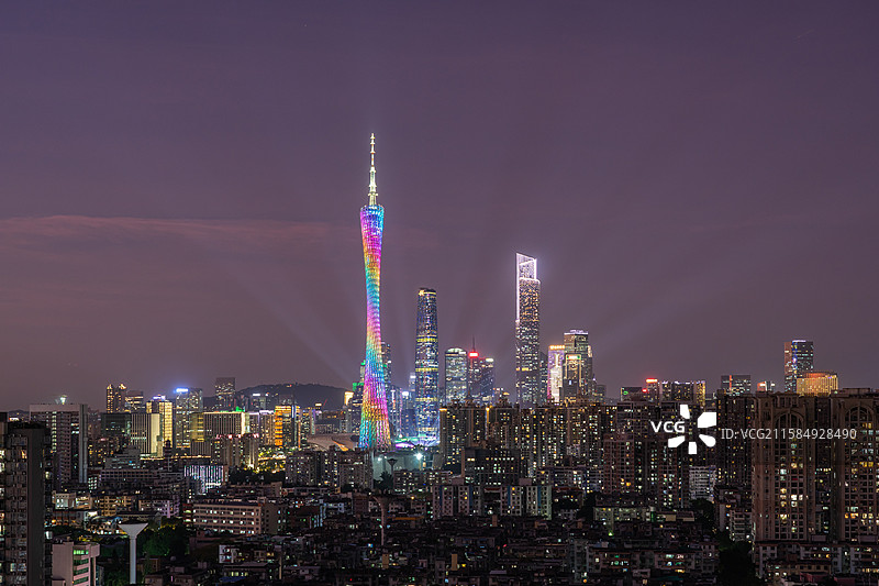 中国广州塔和珠江新城CBD城市天际线夜景风光图片素材