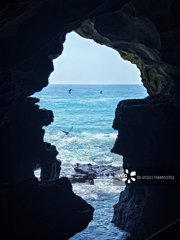 海之窗 拍摄于摩洛哥丹吉尔，这个洞称为“非洲之洞”，洞口酷似一幅非洲地图图片素材