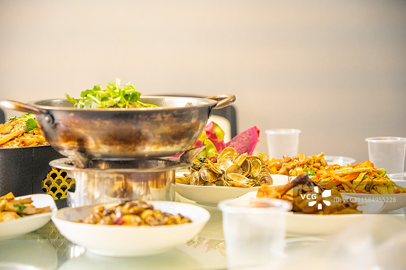 家宴珍馐共团圆图片素材