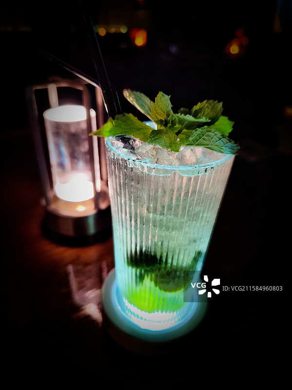 莫吉托：夏日清凉饮品的静物特写镜头图片素材